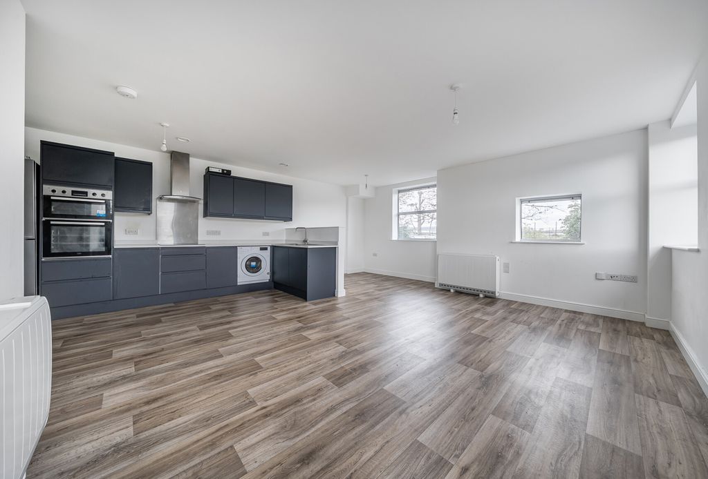 Property photo 1 of 9 1348231-3-68B9670...