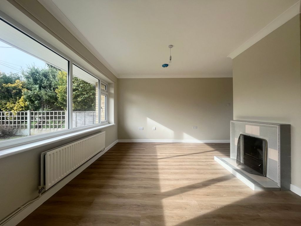 Property photo 2 of 11 Lounge