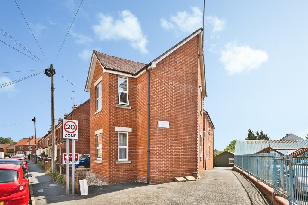 Property photo 1 of 12