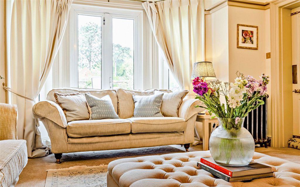 Property photo 3 of 24 Sitting Room