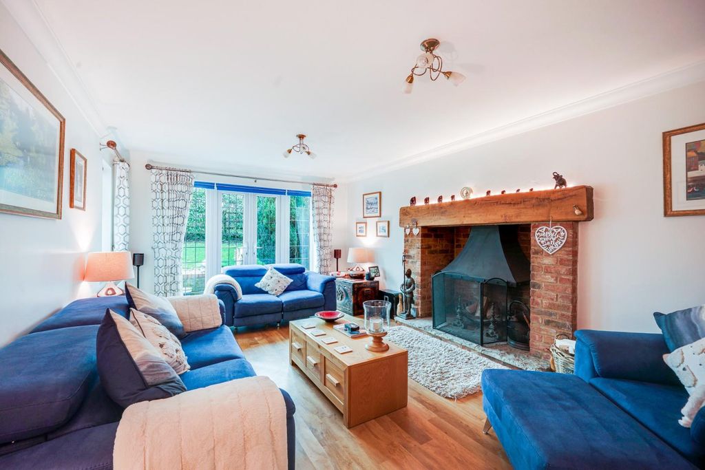 Property photo 2 of 32