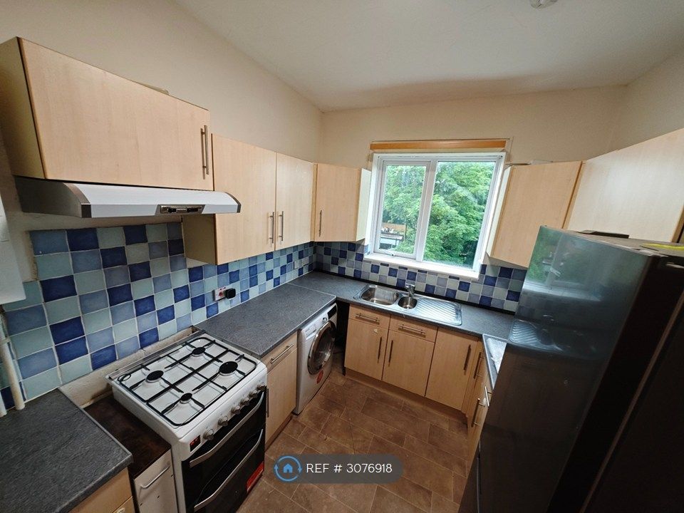 Property photo 3 of 8 Kitchen