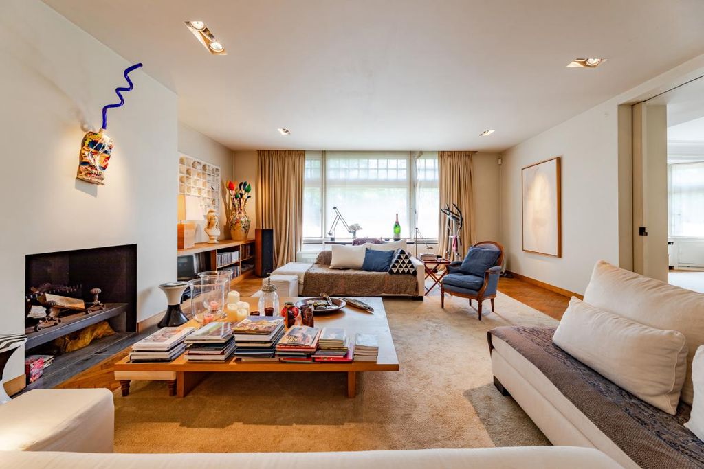 Property photo 2 of 21