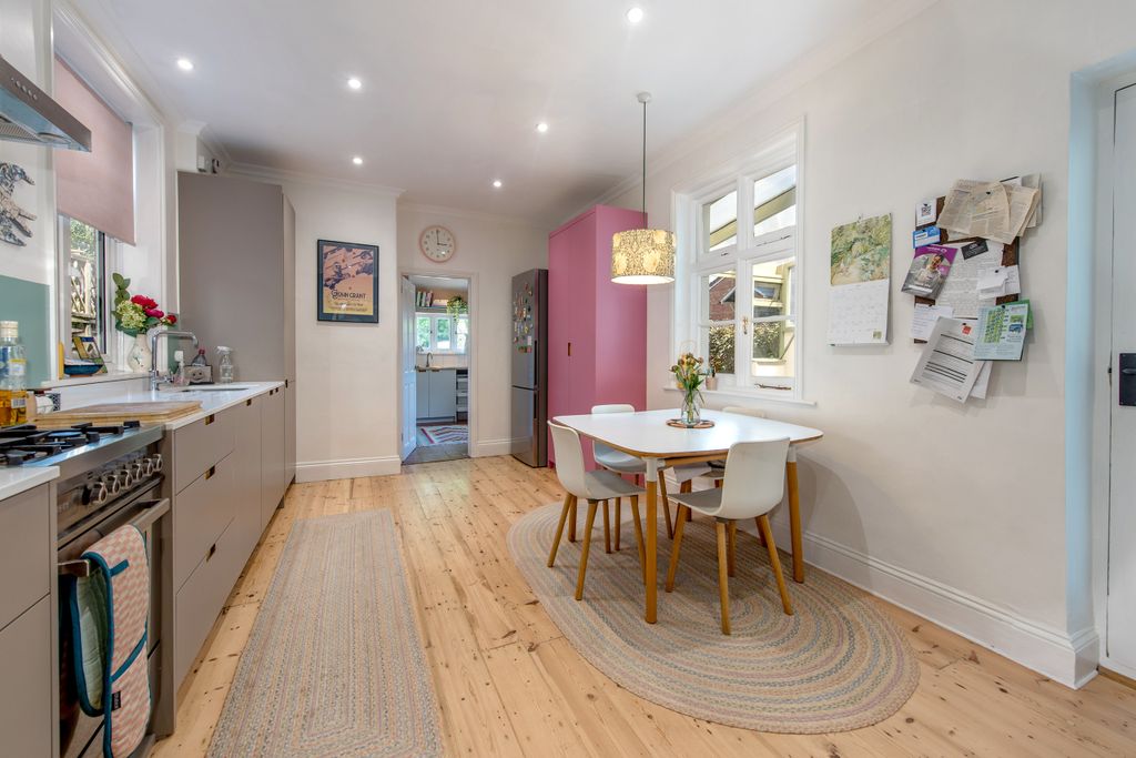 Property photo 3 of 27 Kitchen / Breakfast Room