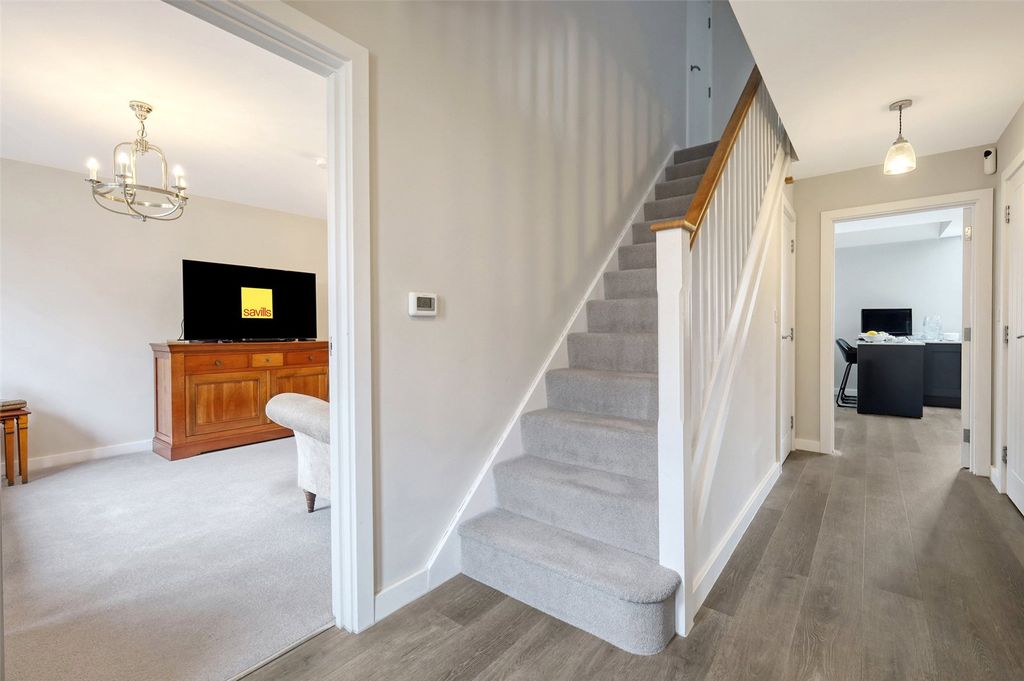 Property photo 3 of 25 Entrance Hall