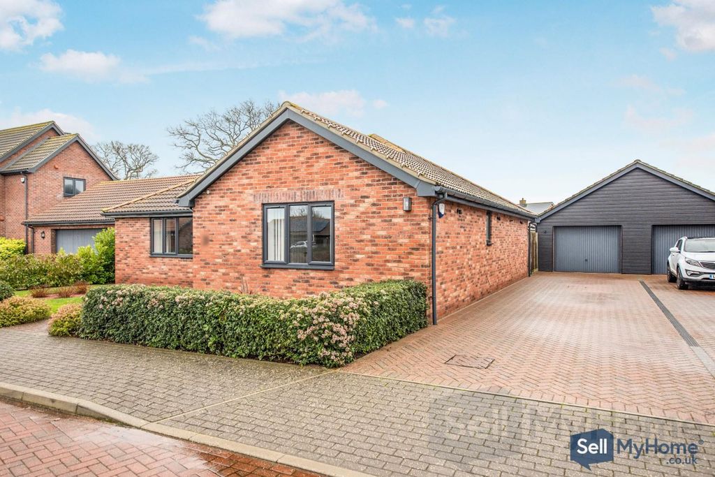 Property photo 2 of 22 Front Of Property &amp; Driveway