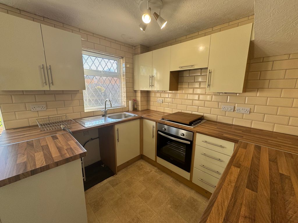 Property photo 3 of 14 Kitchen