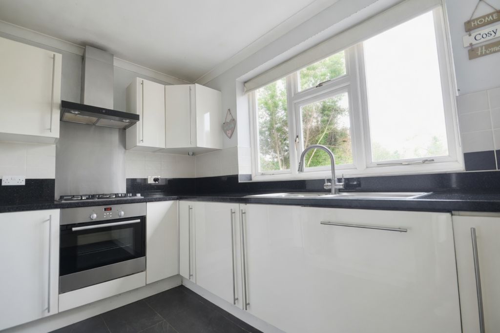 Property photo 3 of 16 4Ire0