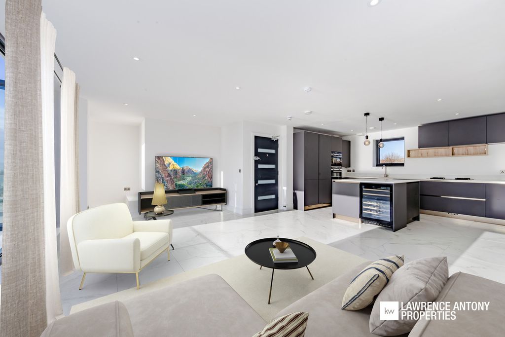 Additional image 7 of 2 bed flat for saleGrand Parade, Leigh-On-Sea SS9