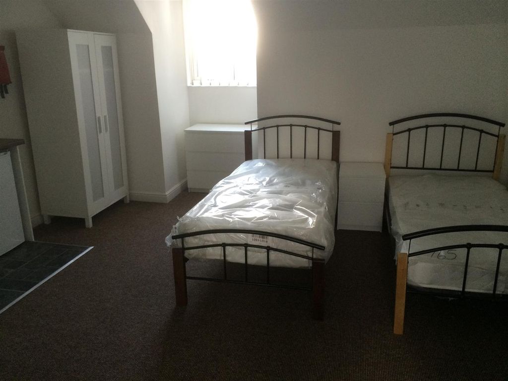 Property photo 3 of 8 Bedroom F 1 .Jpg
