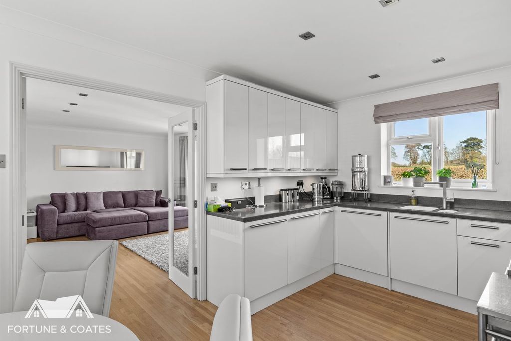 Property photo 2 of 26 Wetherlyclose_5.Jpg