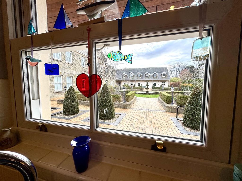 Property photo 3 of 31 Kitchen