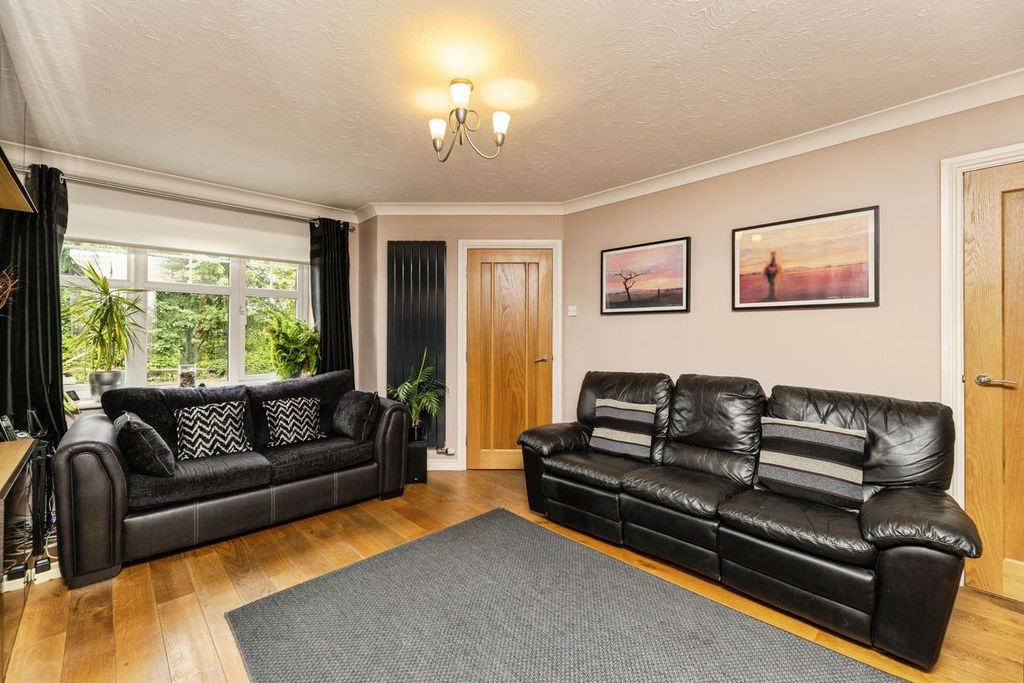 Property photo 3 of 27