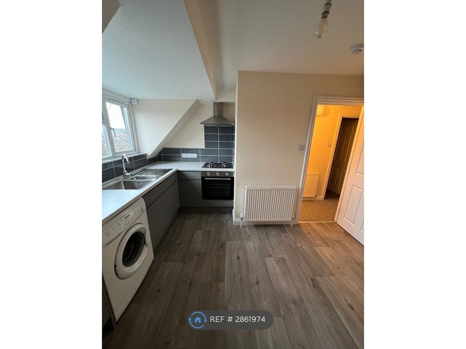 Property photo 3 of 6 Kitchen