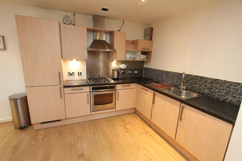 Property photo 3 of 11 Kitchen.Jpg