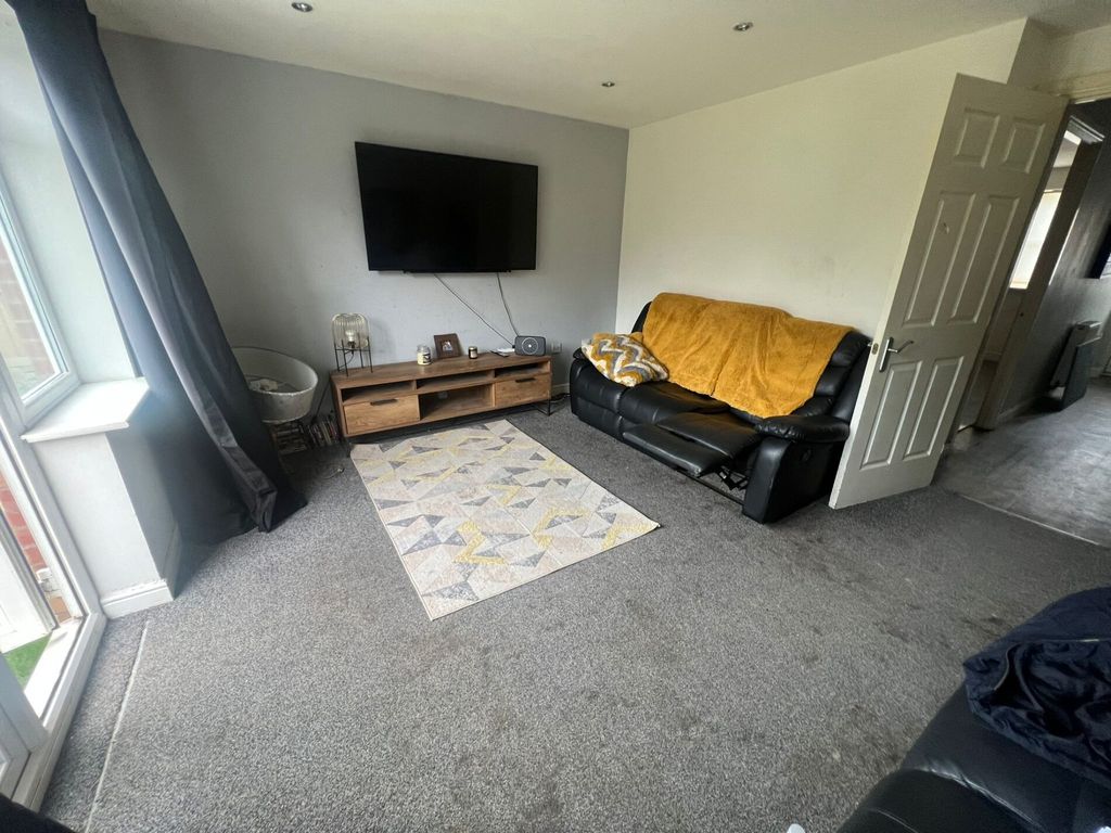 Property photo 3 of 6