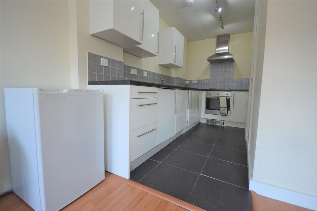 Property photo 3 of 6 Kitchen