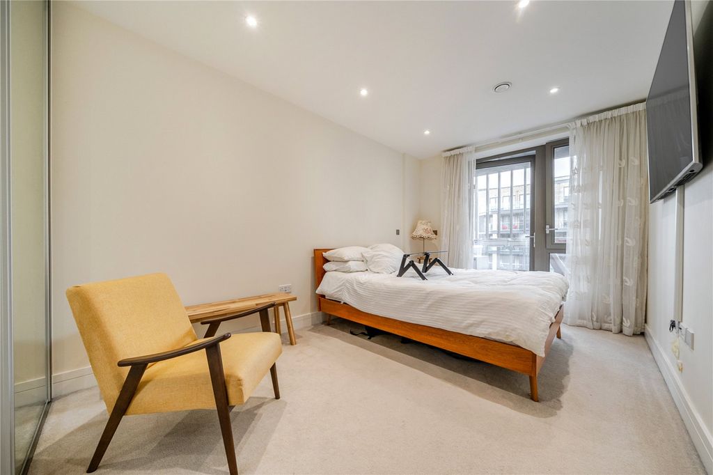 Property photo 2 of 21 Bedroom