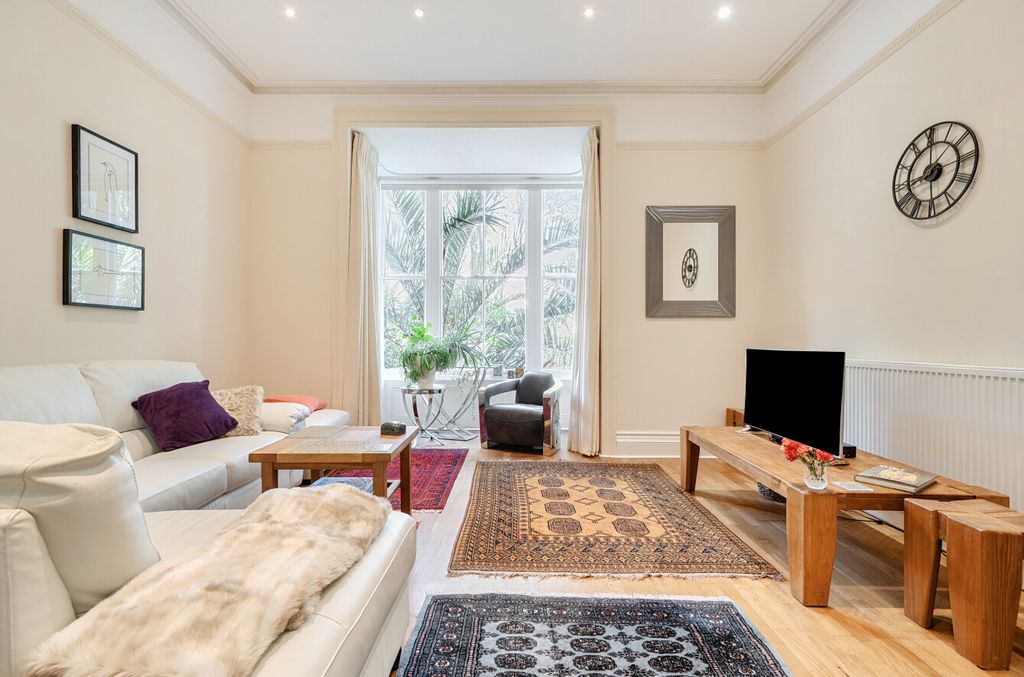 Property photo 2 of 15 1372338-17-68Fb5F...