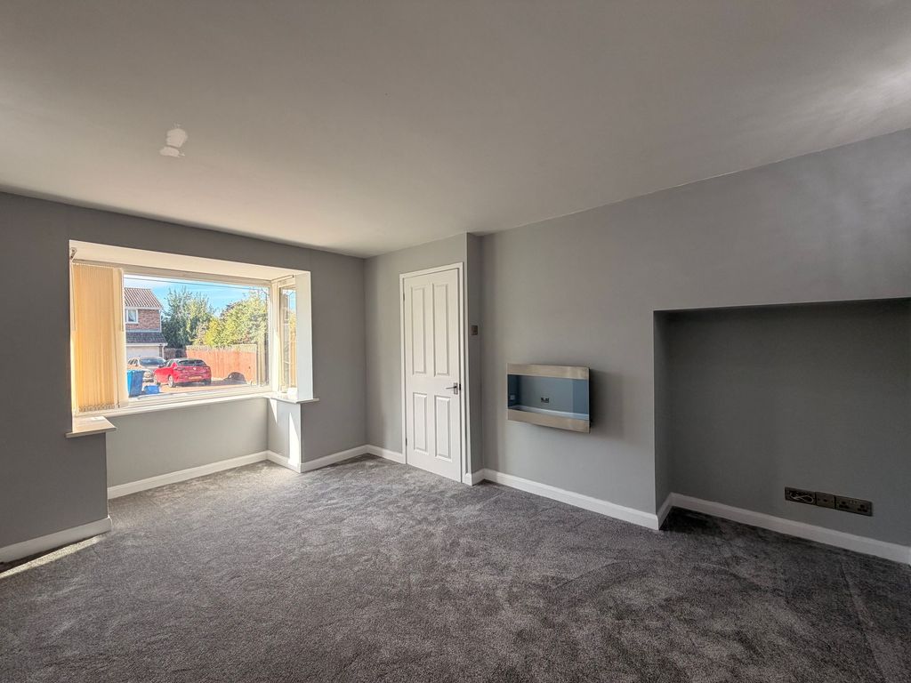Property photo 3 of 28