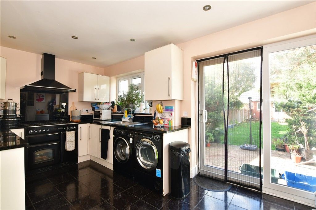 Property photo 3 of 8 Kitchen