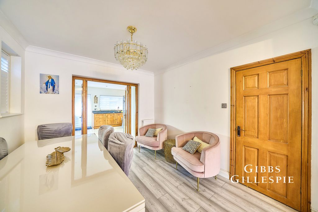 Property photo 3 of 10 Pbox-Img.Jpg