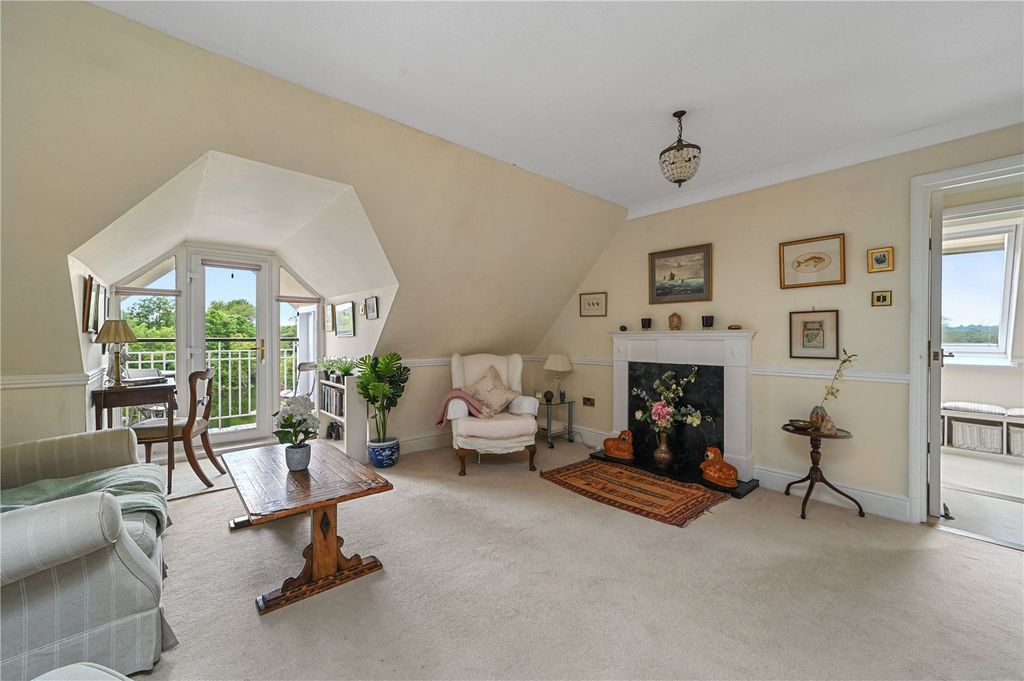 Property photo 2 of 24 Sitting Room
