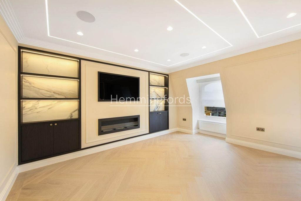 Property photo 2 of 15 233E Elgin Avenue - Foxivsjpwvnzlkof6E3U.Jpg