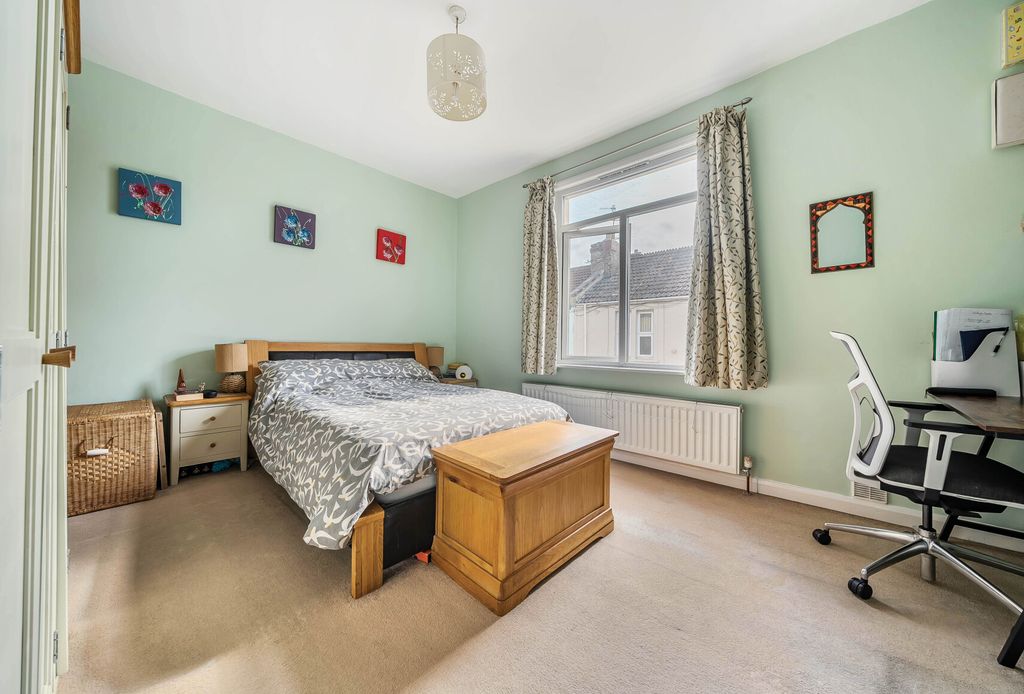 Property photo 2 of 17 1301894-15-684092...