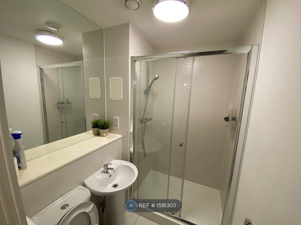 Property photo 3 of 13 Master Bedroom En-Suite