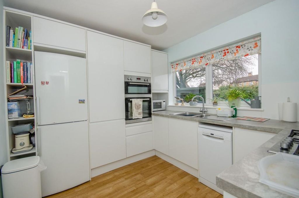 Property photo 3 of 19 Kitchen.Jpg