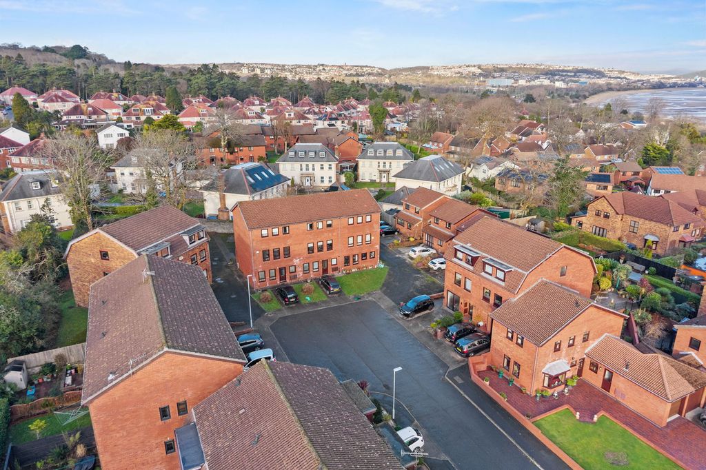 Property photo 2 of 21