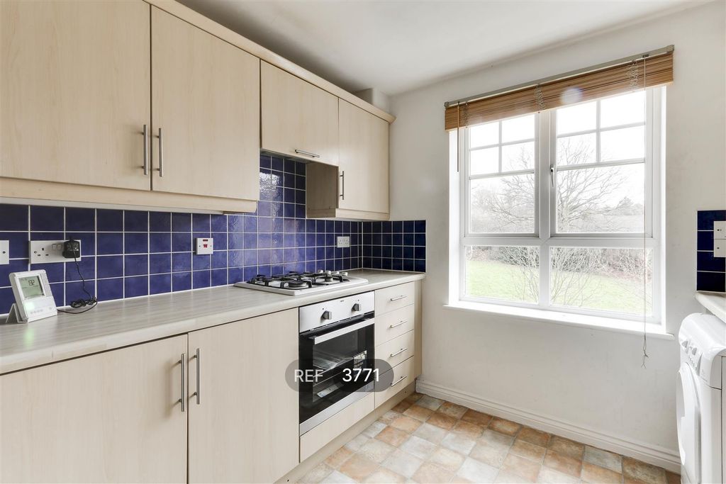 Property photo 3 of 7 Kitchen