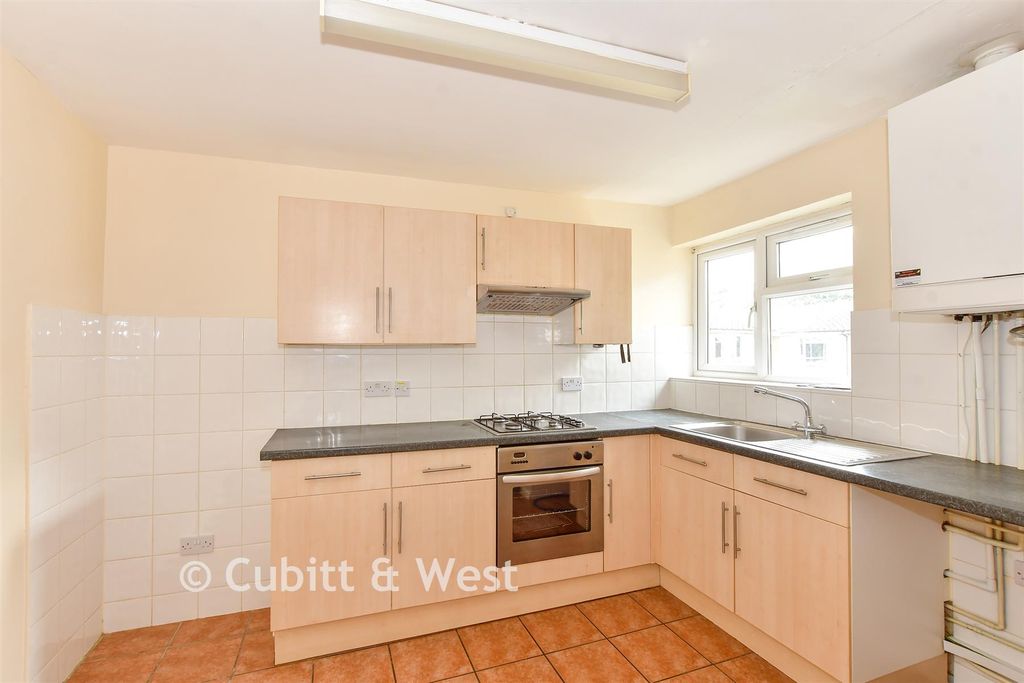Property photo 2 of 6 Kitchen