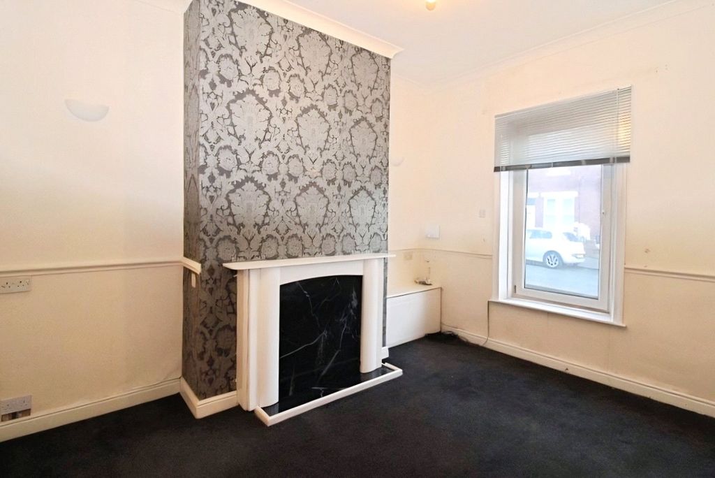 Property photo 3 of 13 Living Room