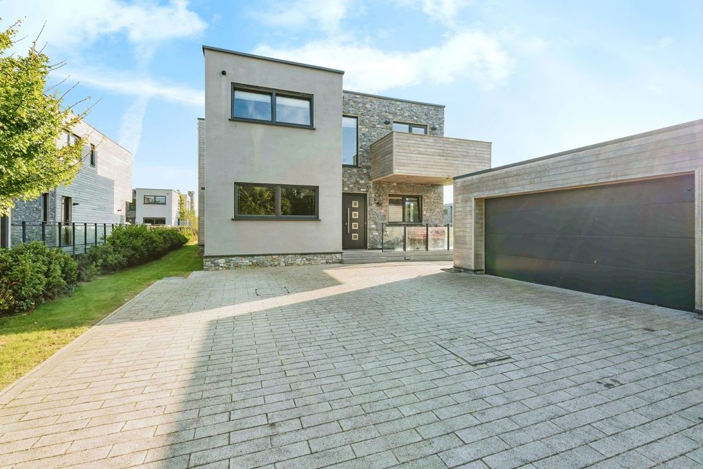 Property photo 1 of 33