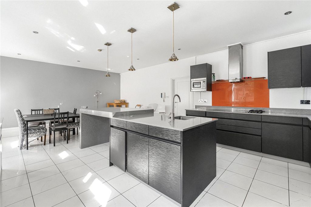 Property photo 2 of 30 Picture No. 04