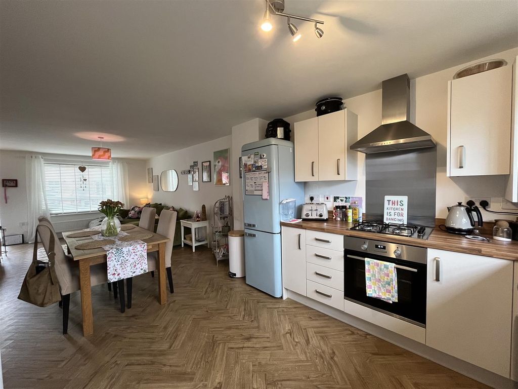 Property photo 2 of 17 Kitchen2.Jpg