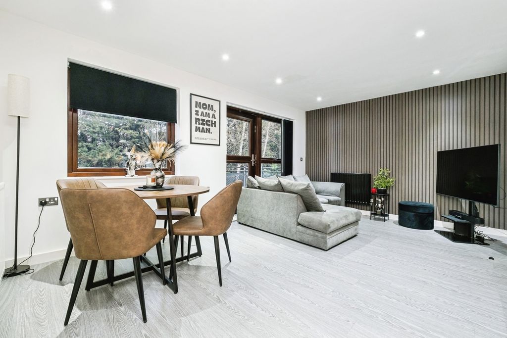 Property photo 3 of 34 Pbox-Img.Jpg