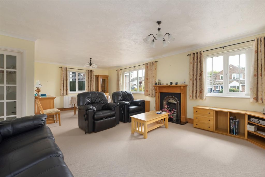 Property photo 2 of 14 Laxton Way, Chestfield, Whitstable