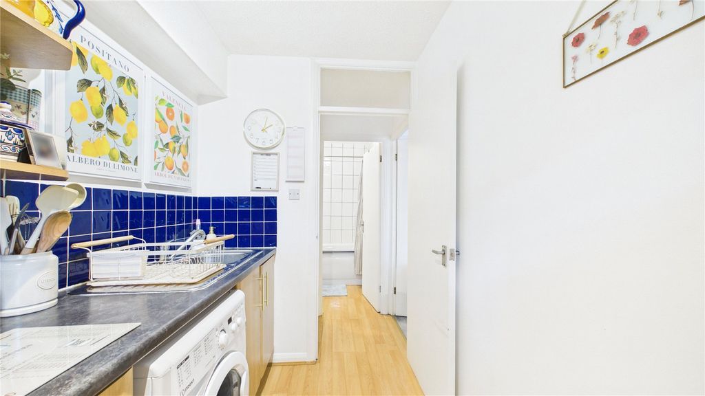 Additional image 5 of 1 bed maisonette for saleLightwater, Surrey GU18