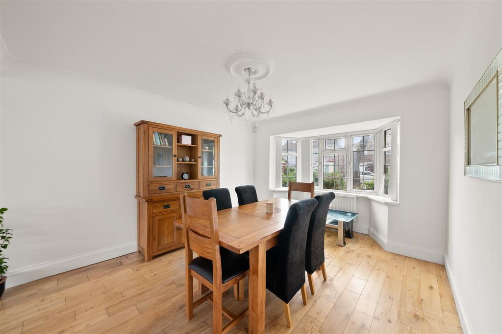 Property photo 3 of 24 4