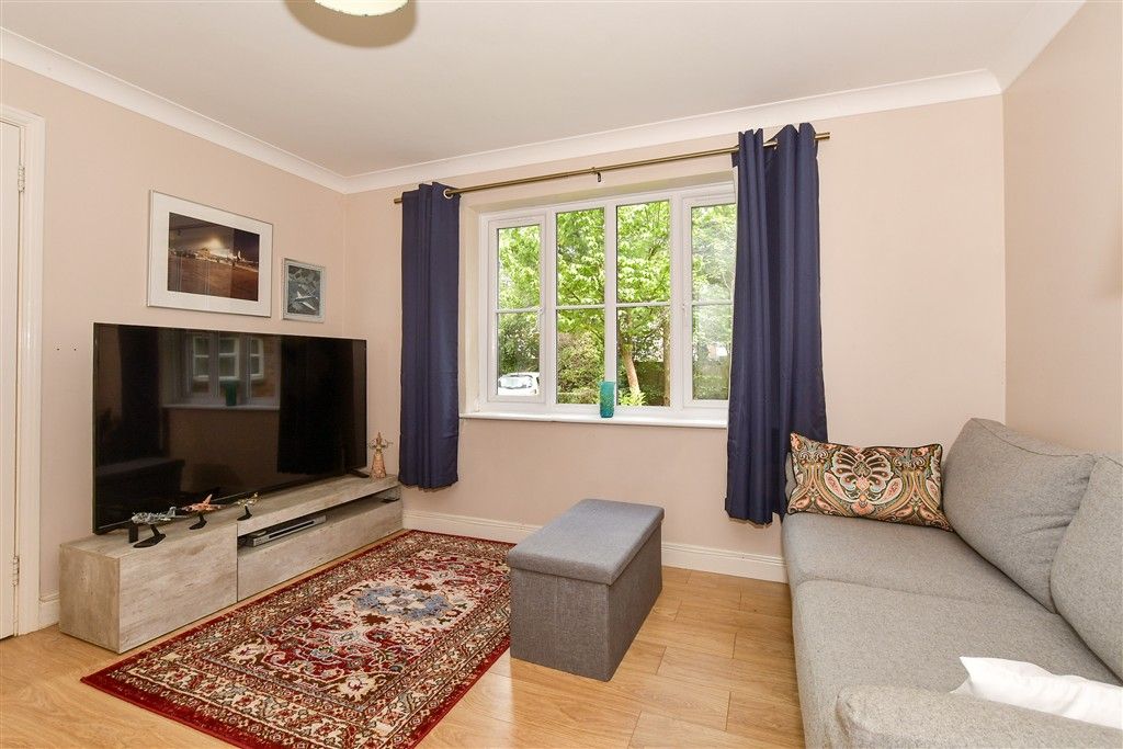 Property photo 3 of 9 Lounge