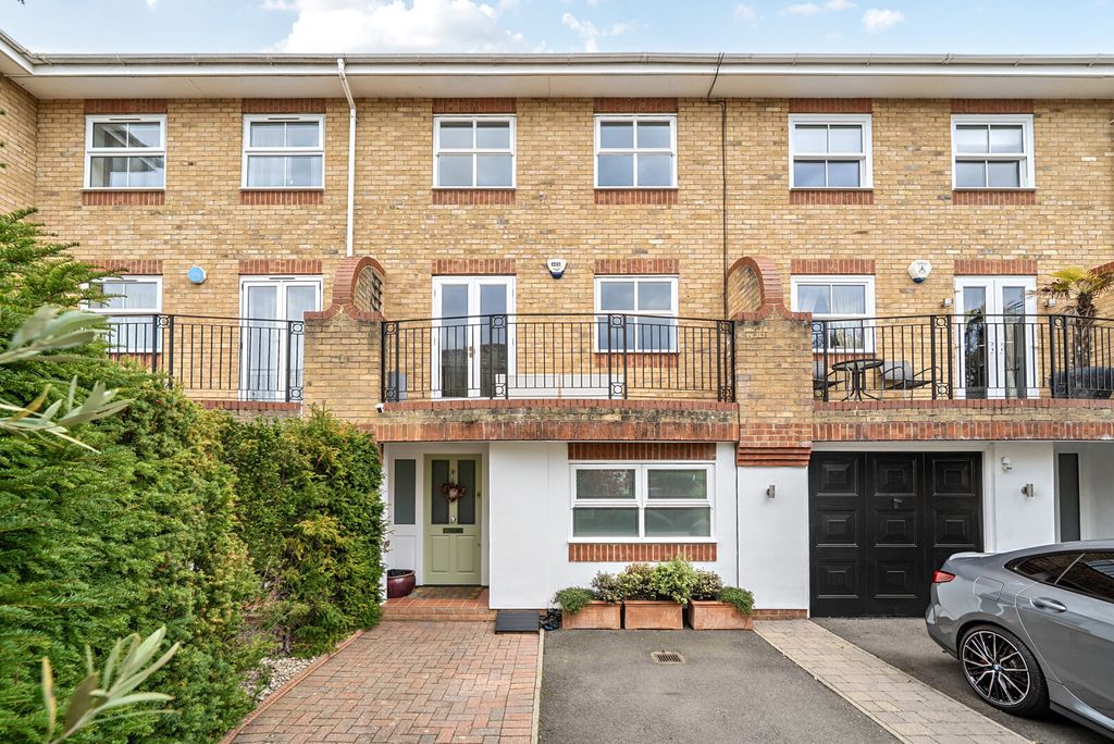 Property photo 1 of 17 Exterior