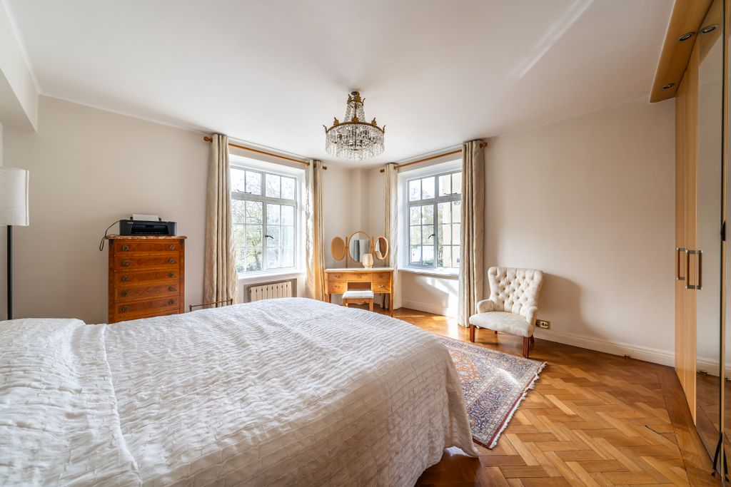 Property photo 3 of 42