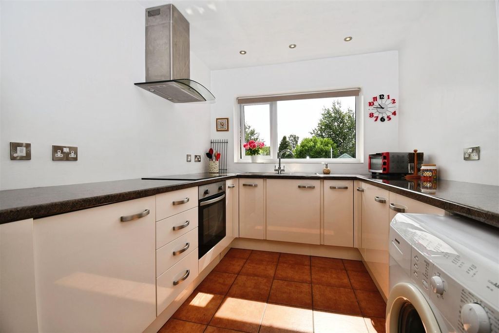 Property photo 3 of 12 Kitchen / Diner