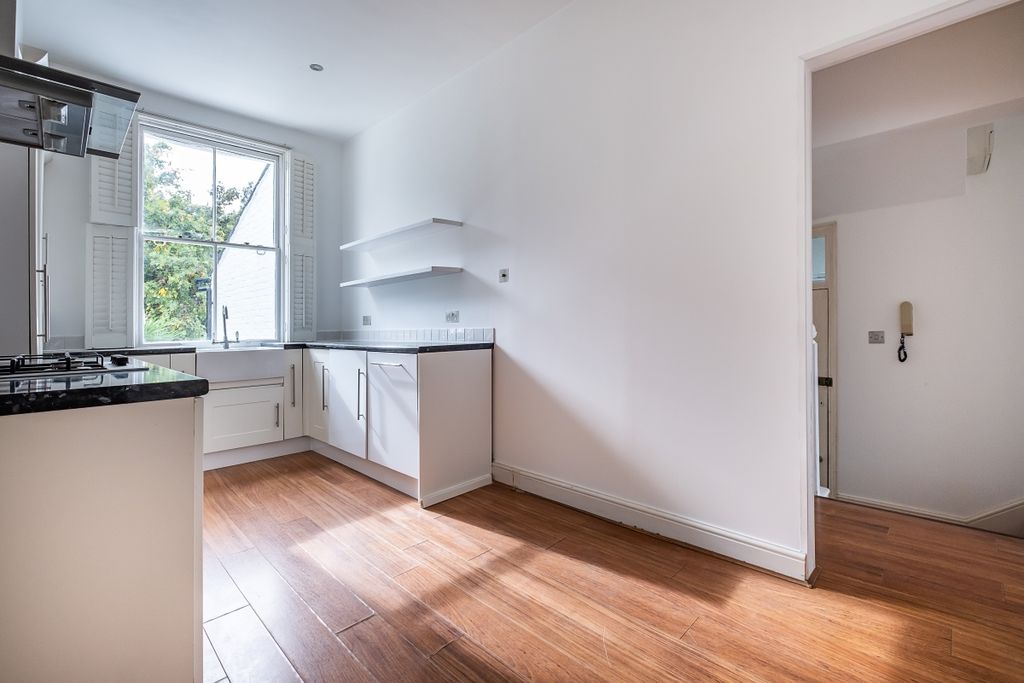 Property photo 3 of 8 Disraeli-Road-06