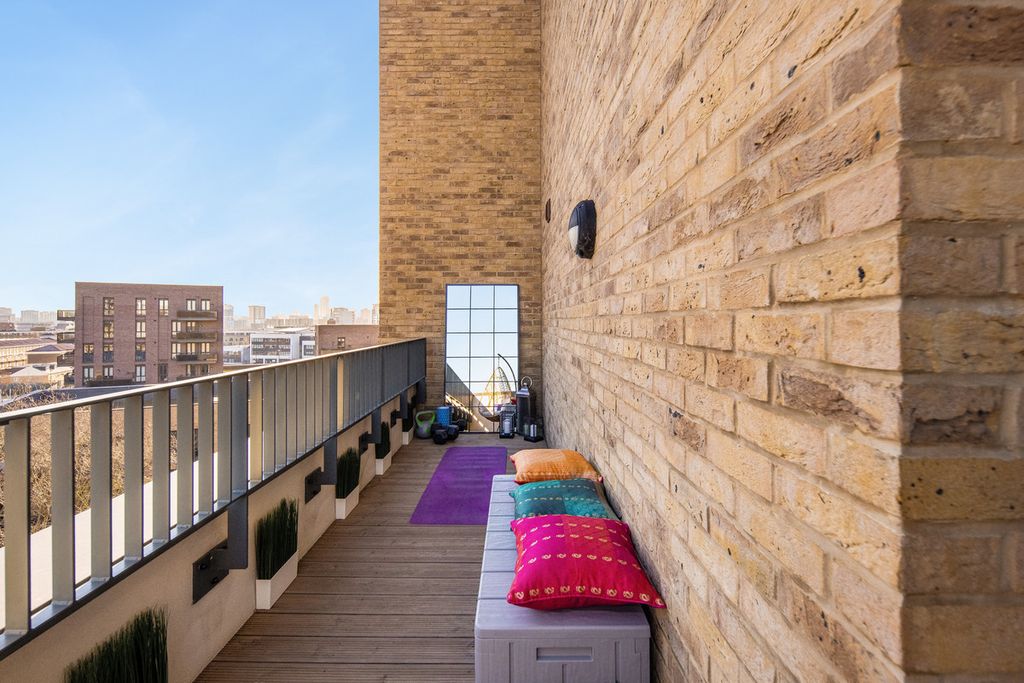 Property photo 2 of 19