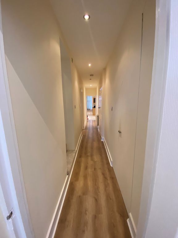 Property photo 3 of 7 Hallway