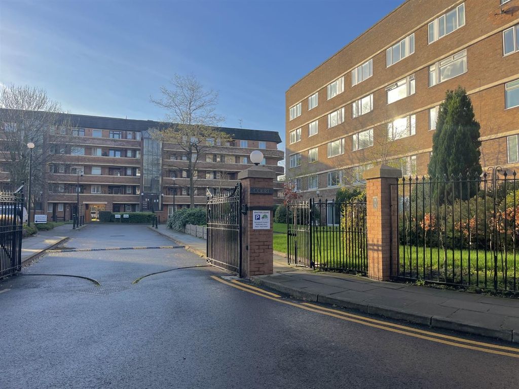 Property photo 1 of 10 External